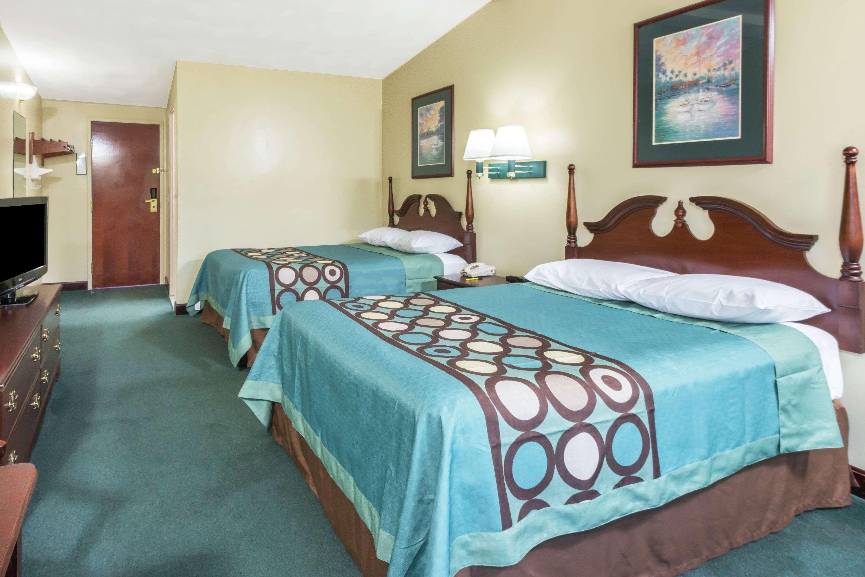Super 8 By Wyndham West Greenwich/Providence Eksteriør billede