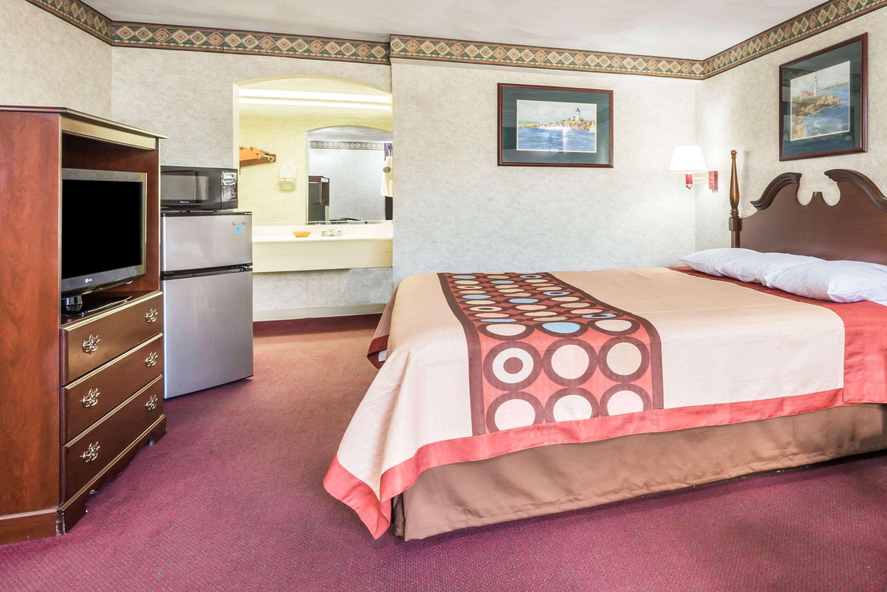 Super 8 By Wyndham West Greenwich/Providence Eksteriør billede
