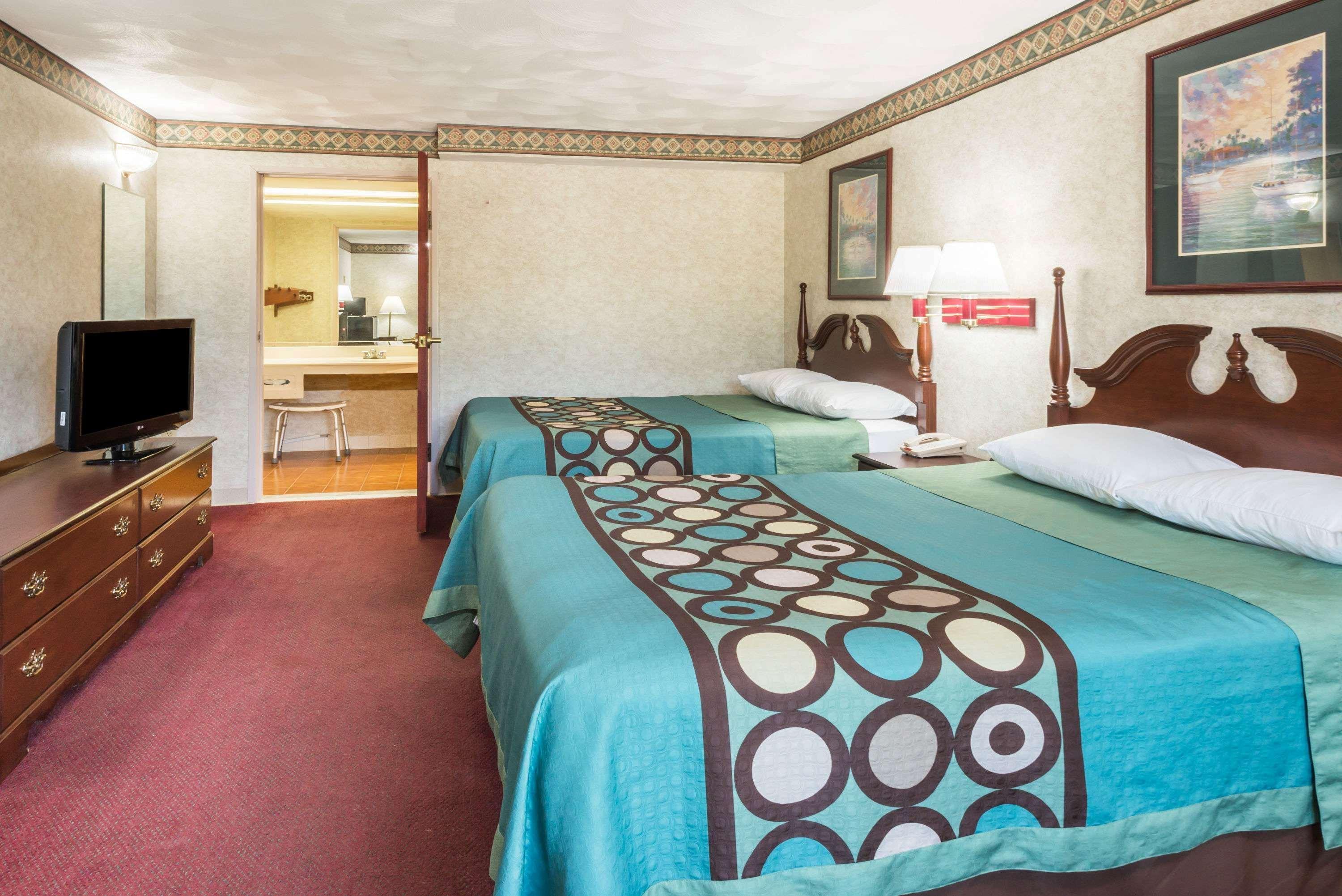 Super 8 By Wyndham West Greenwich/Providence Eksteriør billede