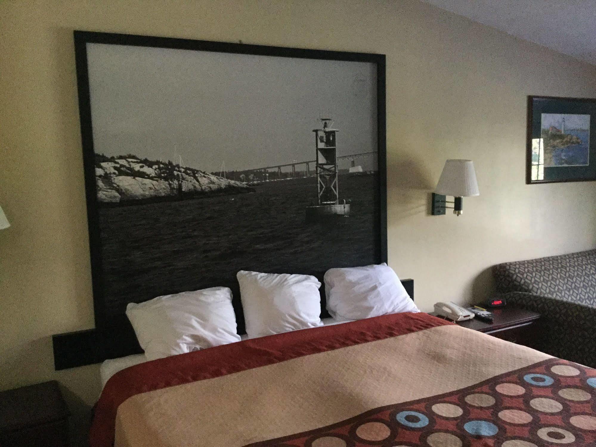 Super 8 By Wyndham West Greenwich/Providence Eksteriør billede